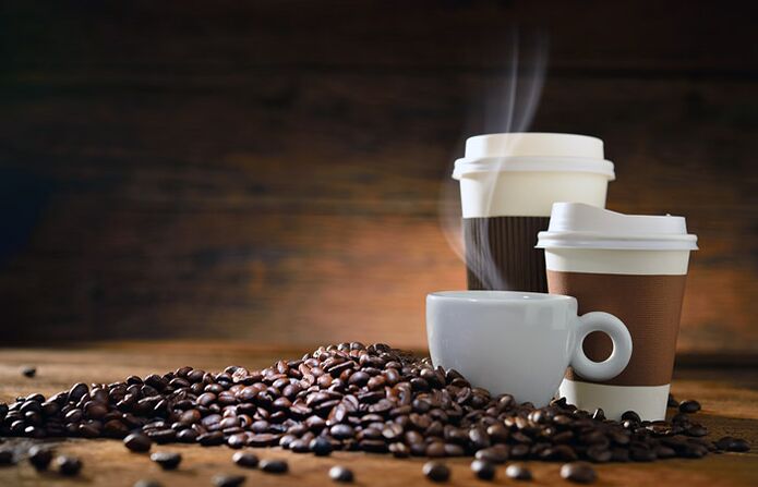 a kávé, mint tiltott termék, miközben vitaminokat szed a hatékonyság érdekében
